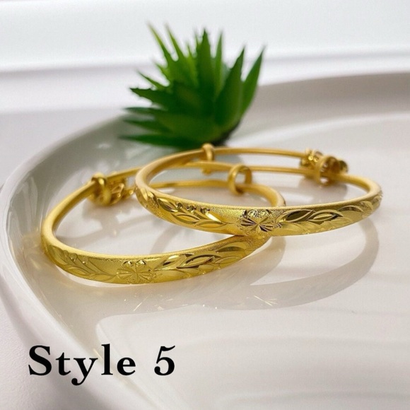 Baby adjustable gold bangle, gold baby bracelet, toddler bangle gift for toddler - Picture 6 of 8